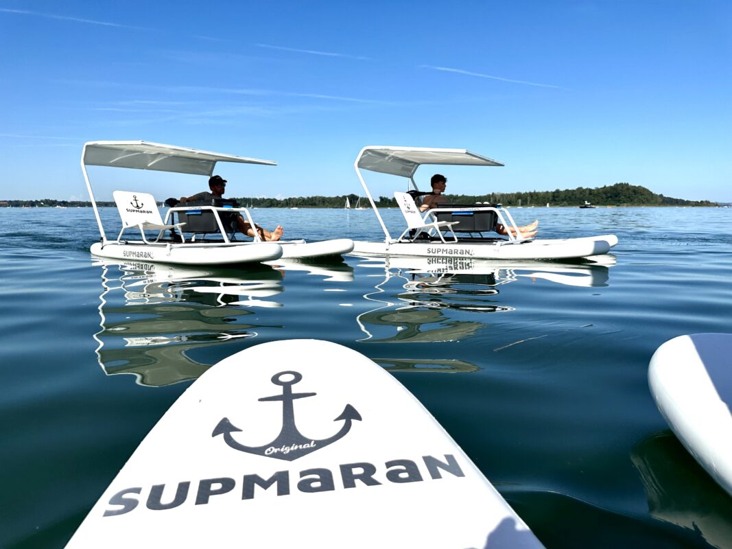 Danes Supmaranu, elegantnemu in vsestranskemu plovilu, pravijo “plavajoča sreča” – preprosto ga vzamete s seboj kamorkoli, v avtu ga odložite v manj kot 15 minutah, nato pa uživate